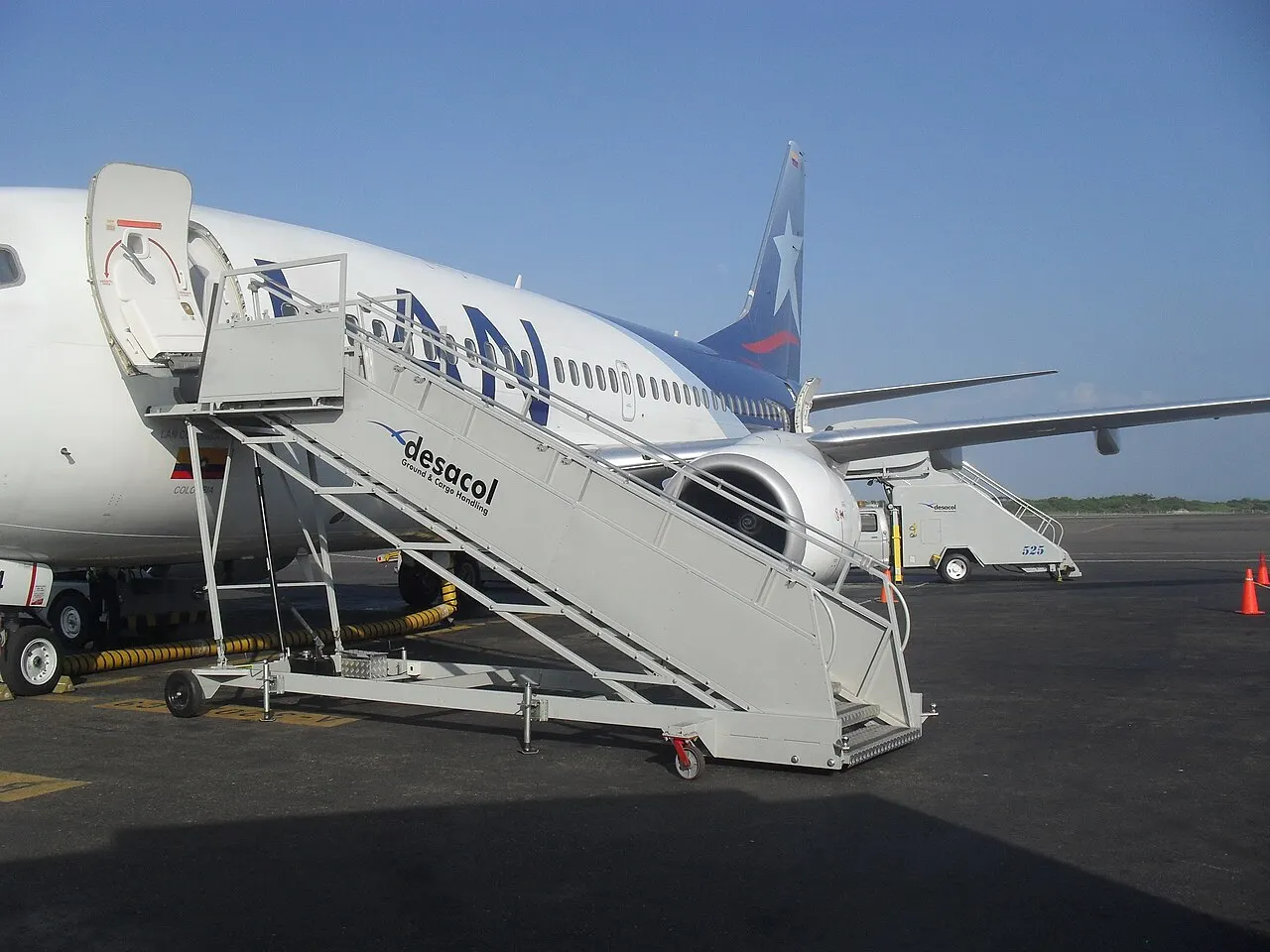 Avión en la plataforma del aeropuerto Rafael Núñez de Cartagena